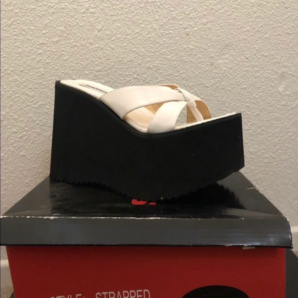 IN SEARCH OF footsies platform flip flop sandals